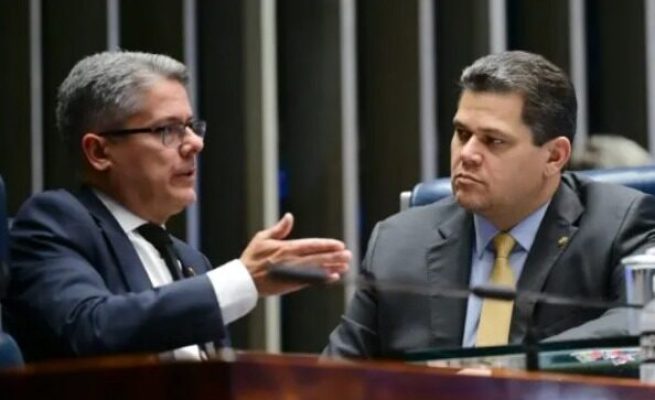 Alessandro Vieira e Davi Alcolumbre - Foto Ton Molina-Agência Senado