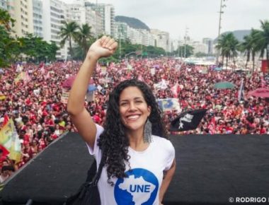 Bianca Borges em ato da UNE pró Lula - Foto Rodrigo Matos-UNE