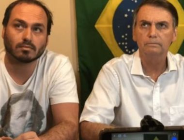 Carlos Bolsonaro e Jair Bolsonaro - Foto Rede Social-Reprodução