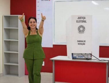 Emília Correa votando - Foto Vitor Samuel-PMA-Divulgação
