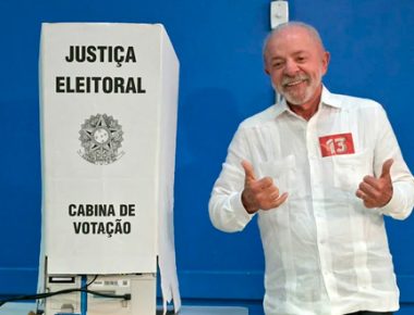 Lula votando - Foto Nelson Almeida-AFP
