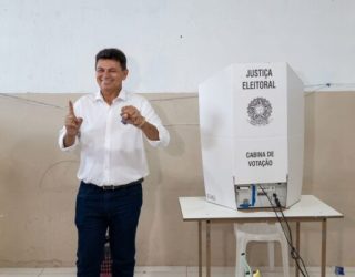 Valmir de Francisquinho na urna - Foto Ascom-Divulgação